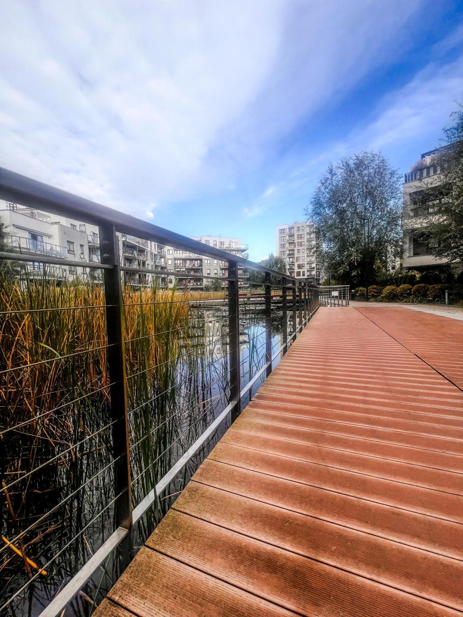 Lägenhet Lake Park Apartament With Free Parking Airport Netflix